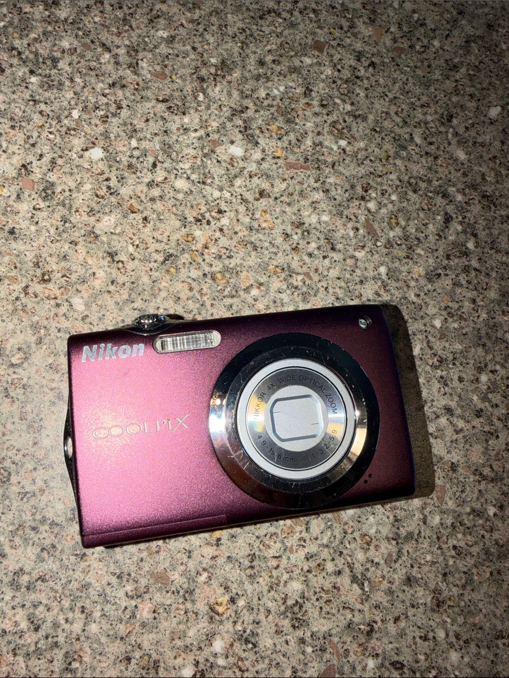 Nikon COOLPIX s3000 Compact Digital Camera